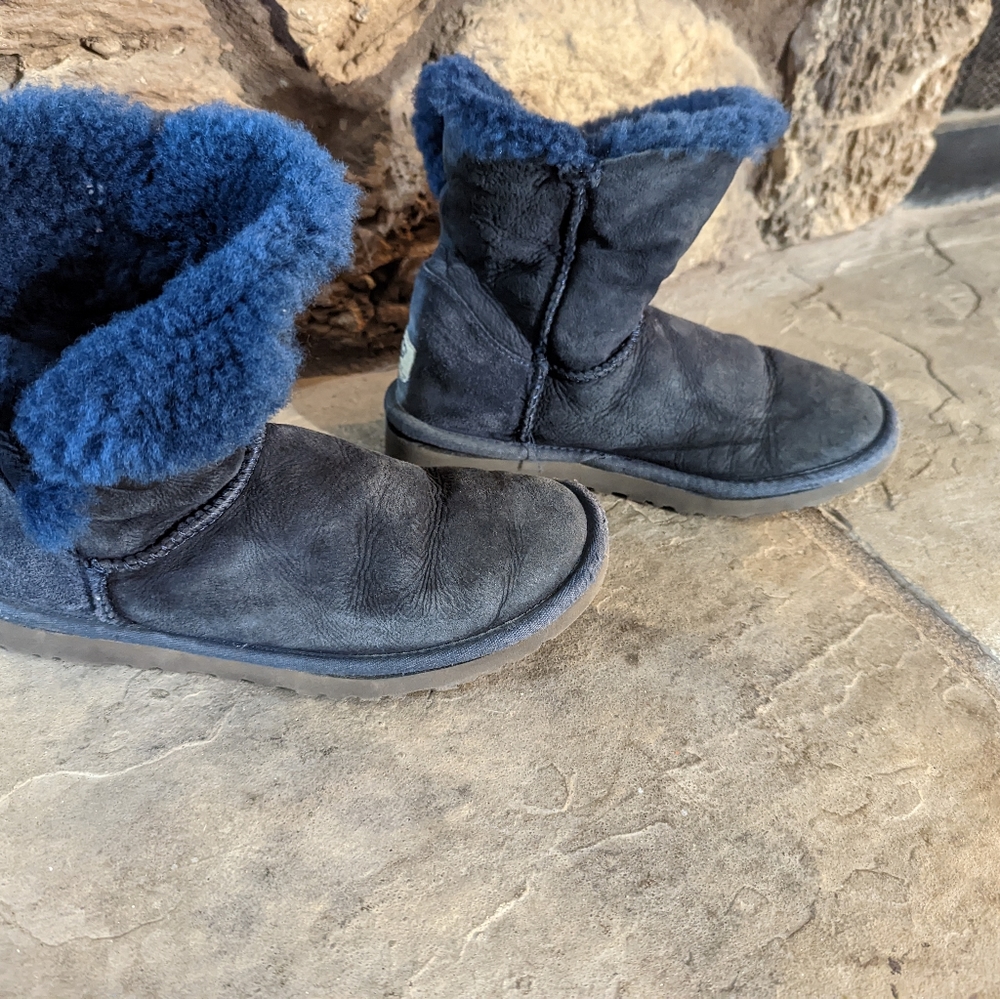 UGG Australia Bailey Button 5803 Boots Genuine Leather Sheepskin Blue SZ 6